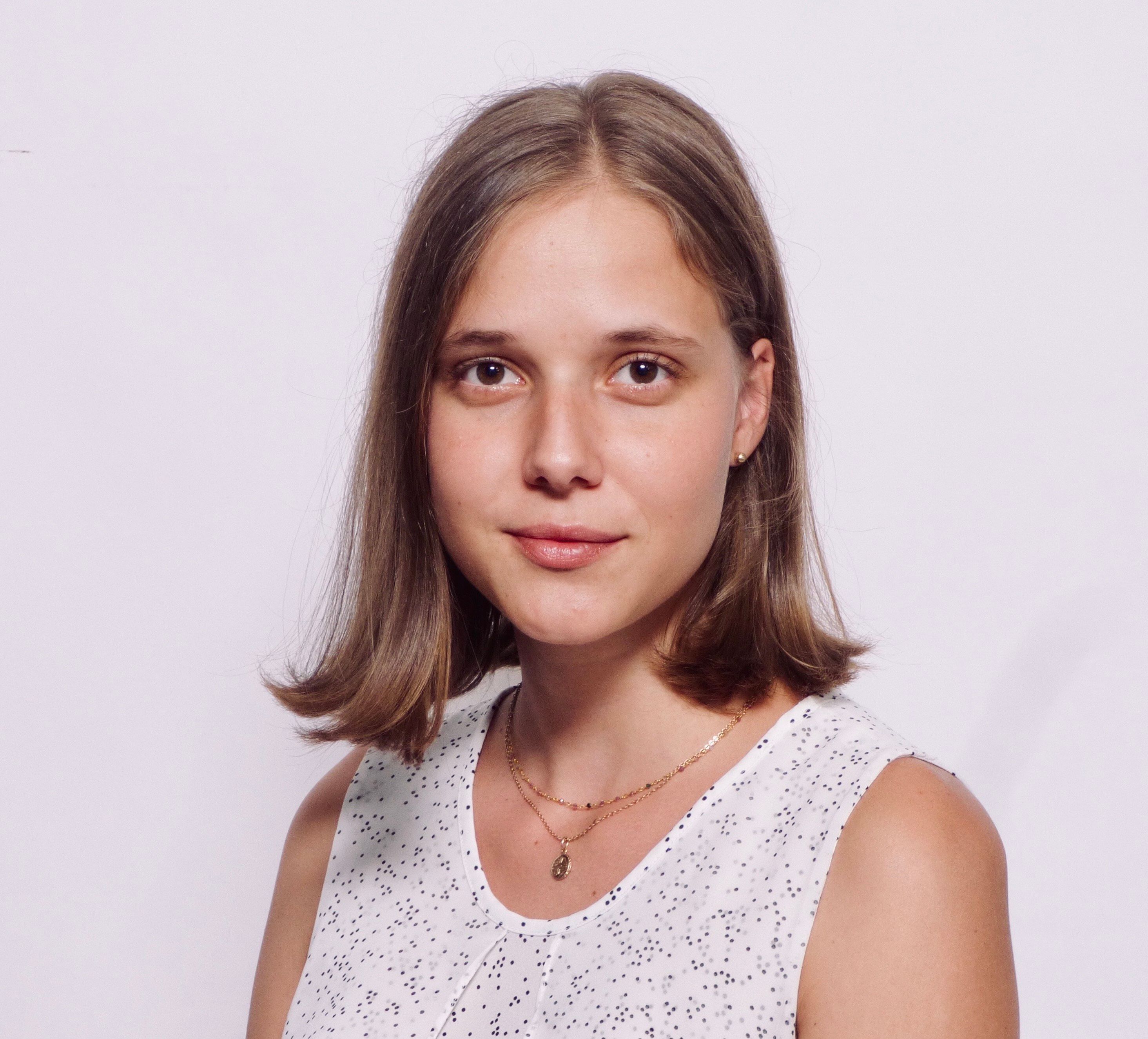 Csinszka Flora Bene